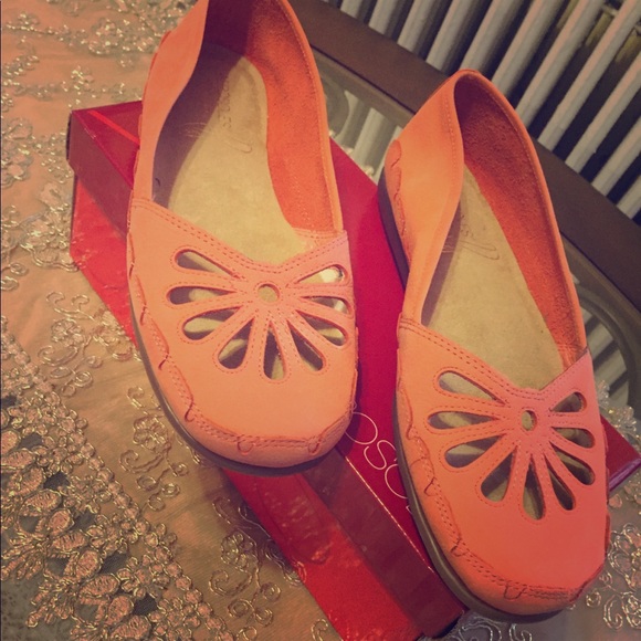 Aerosoles Sol City Coral Nubuck - Picture 1 of 4